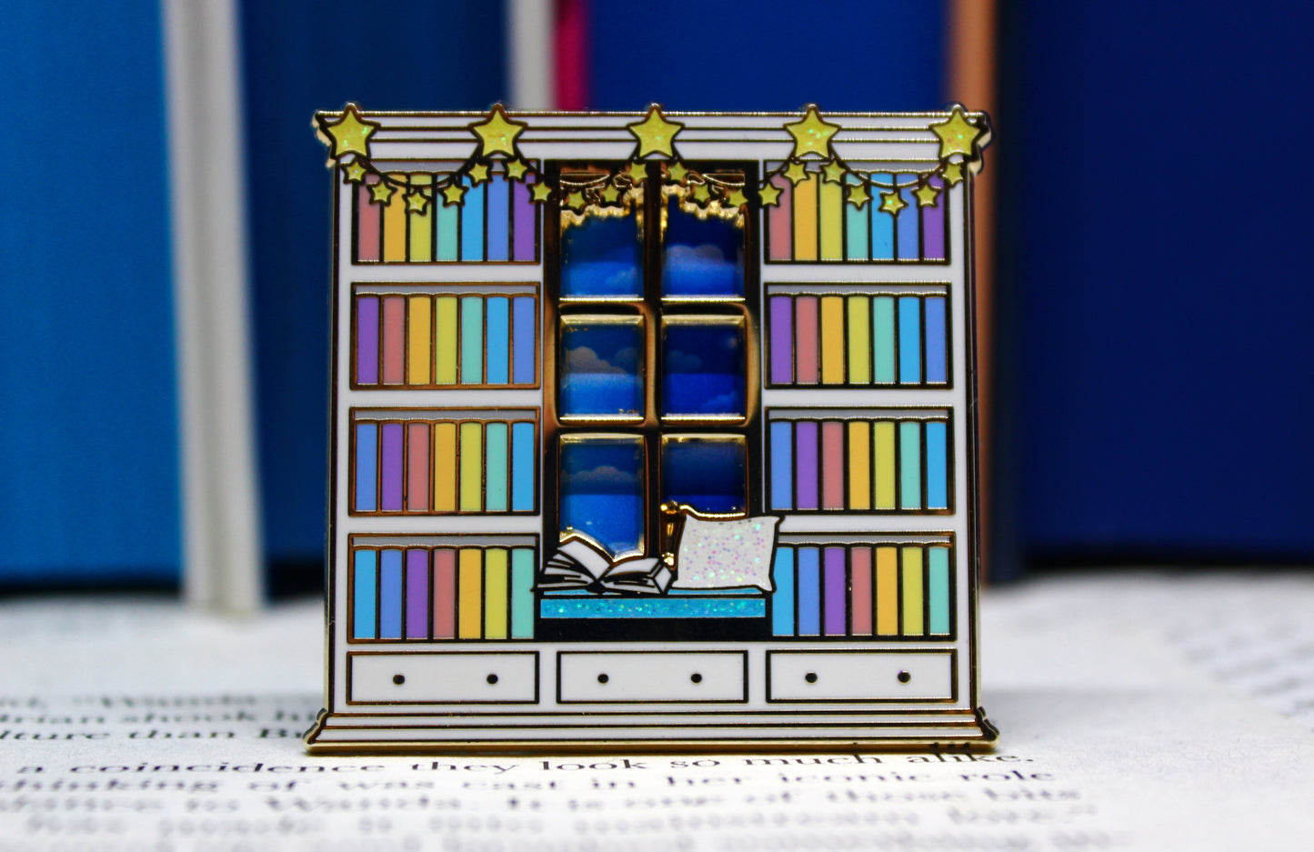 Reading Nook "Reading until midnight" sliding hard enamel pin | Book lover | Bibliophile