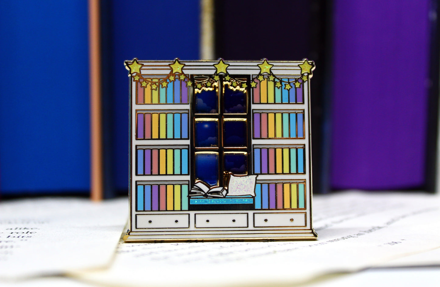 Reading Nook "Reading until midnight" sliding hard enamel pin | Book lover | Bibliophile