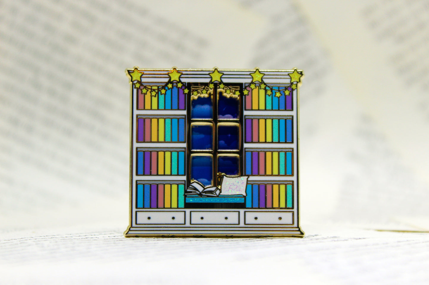 Reading Nook "Reading until midnight" sliding hard enamel pin | Book lover | Bibliophile