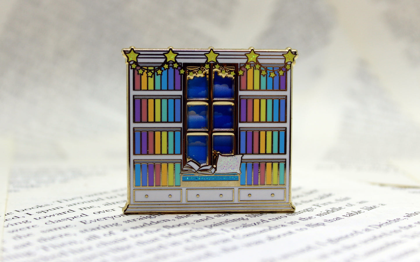 Reading Nook "Reading until midnight" sliding hard enamel pin | Book lover | Bibliophile