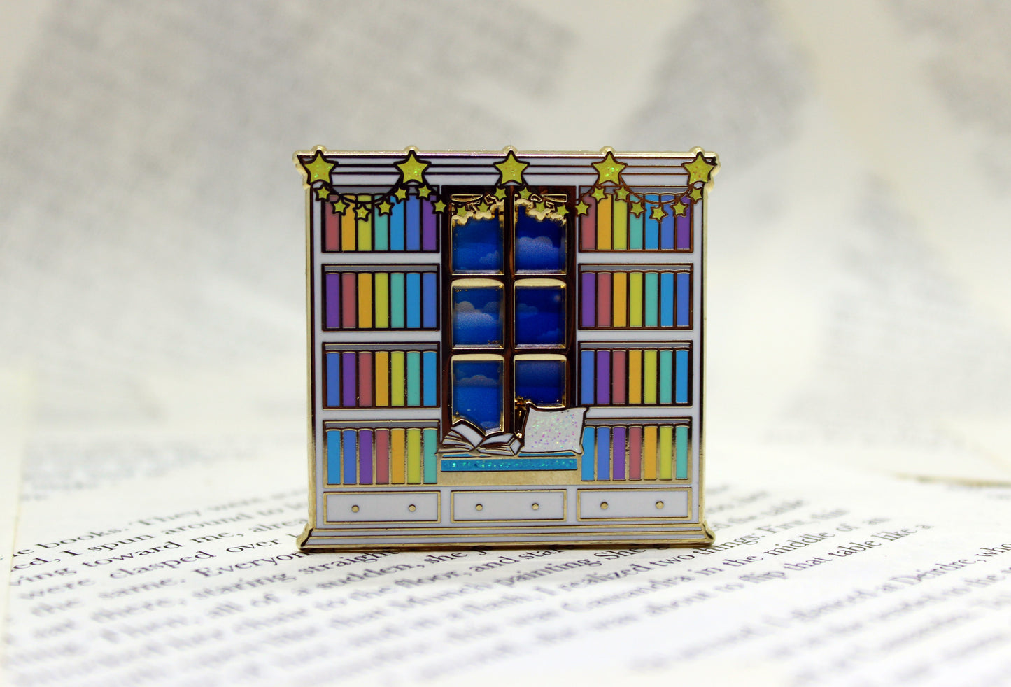 Reading Nook "Reading until midnight" sliding hard enamel pin | Book lover | Bibliophile
